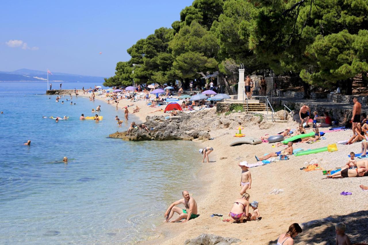 Apartments with a parking space Brela, Makarska - 11687 Bagian luar foto