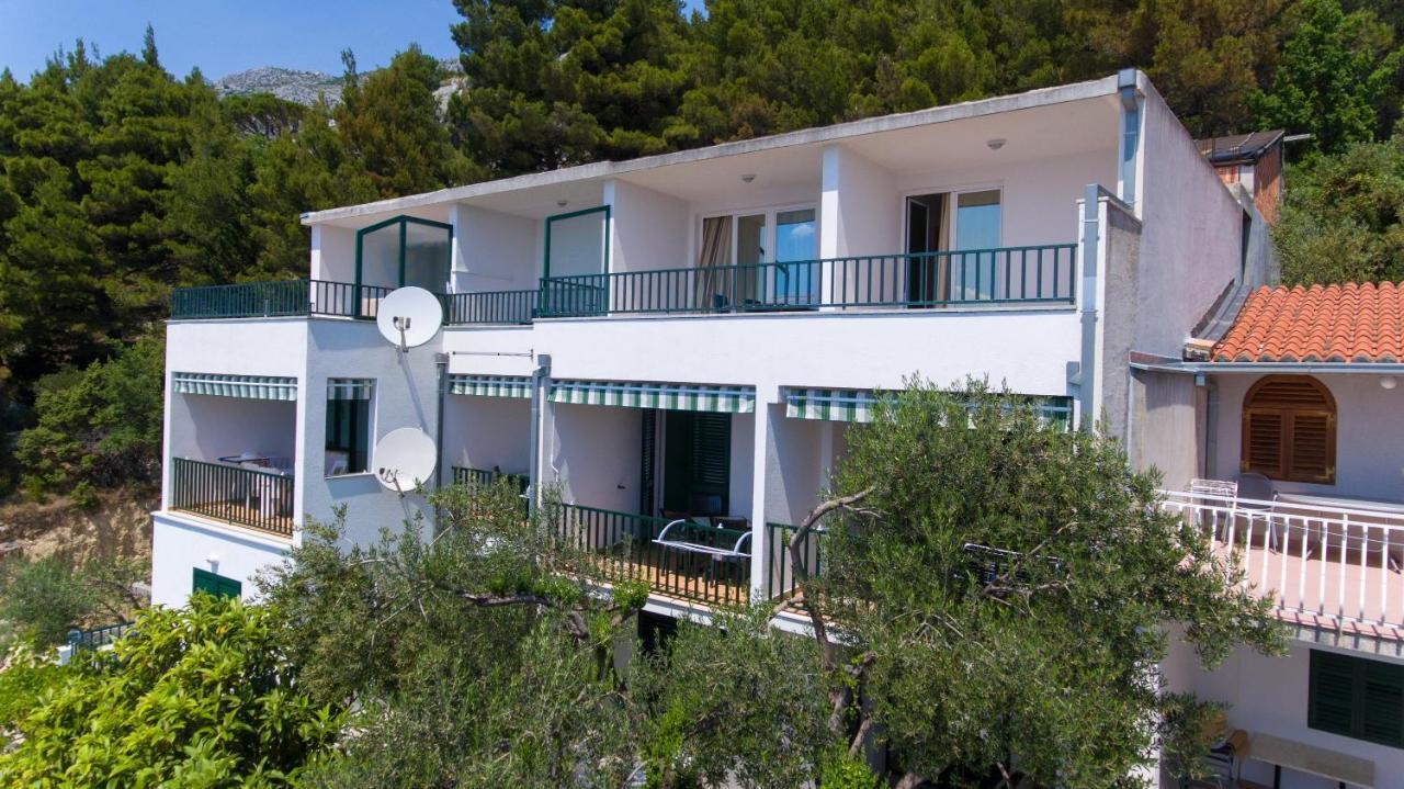 Apartments with a parking space Brela, Makarska - 11687 Bagian luar foto