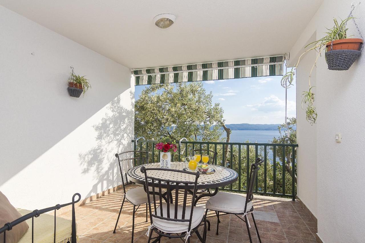 Apartments with a parking space Brela, Makarska - 11687 Bagian luar foto