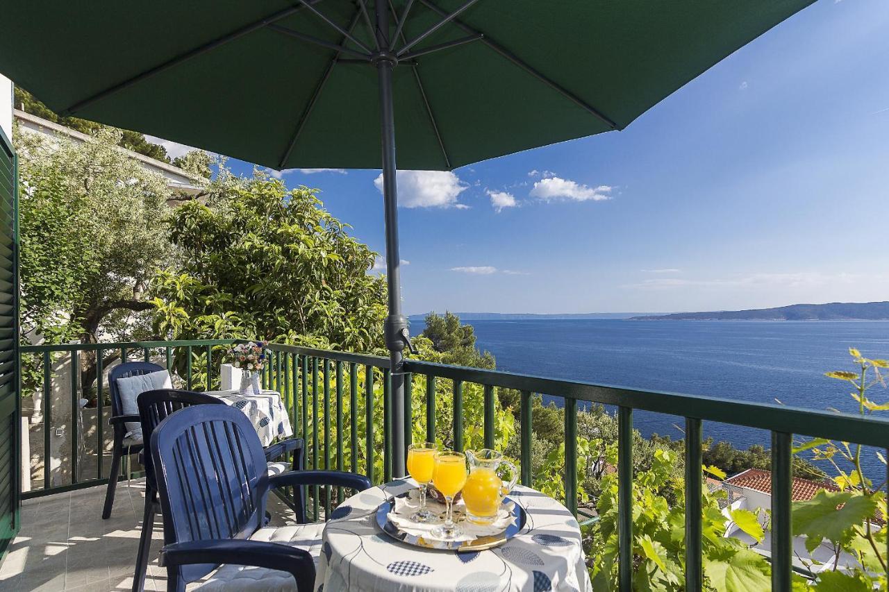 Apartments with a parking space Brela, Makarska - 11687 Bagian luar foto