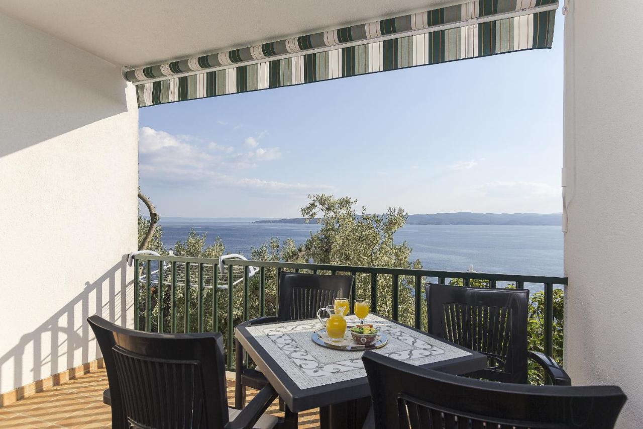 Apartments with a parking space Brela, Makarska - 11687 Bagian luar foto