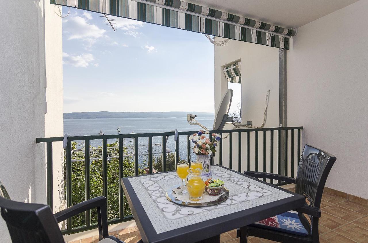 Apartments with a parking space Brela, Makarska - 11687 Bagian luar foto