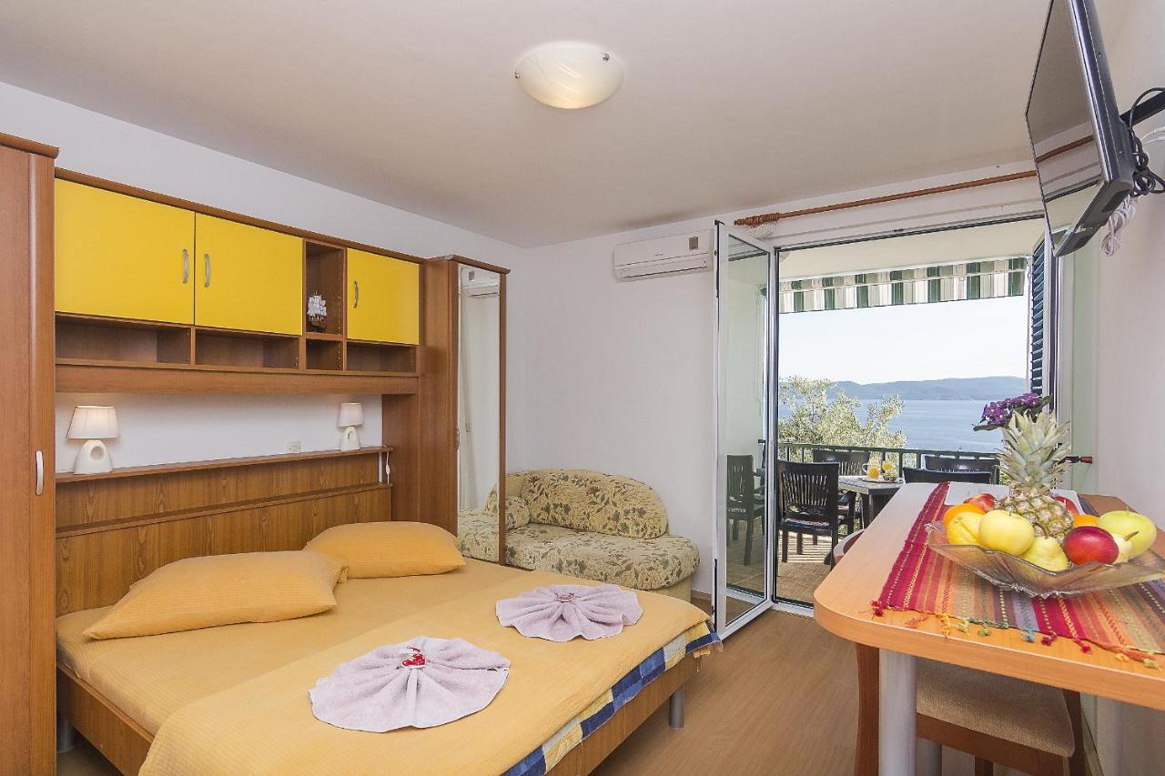 Apartments with a parking space Brela, Makarska - 11687 Bagian luar foto