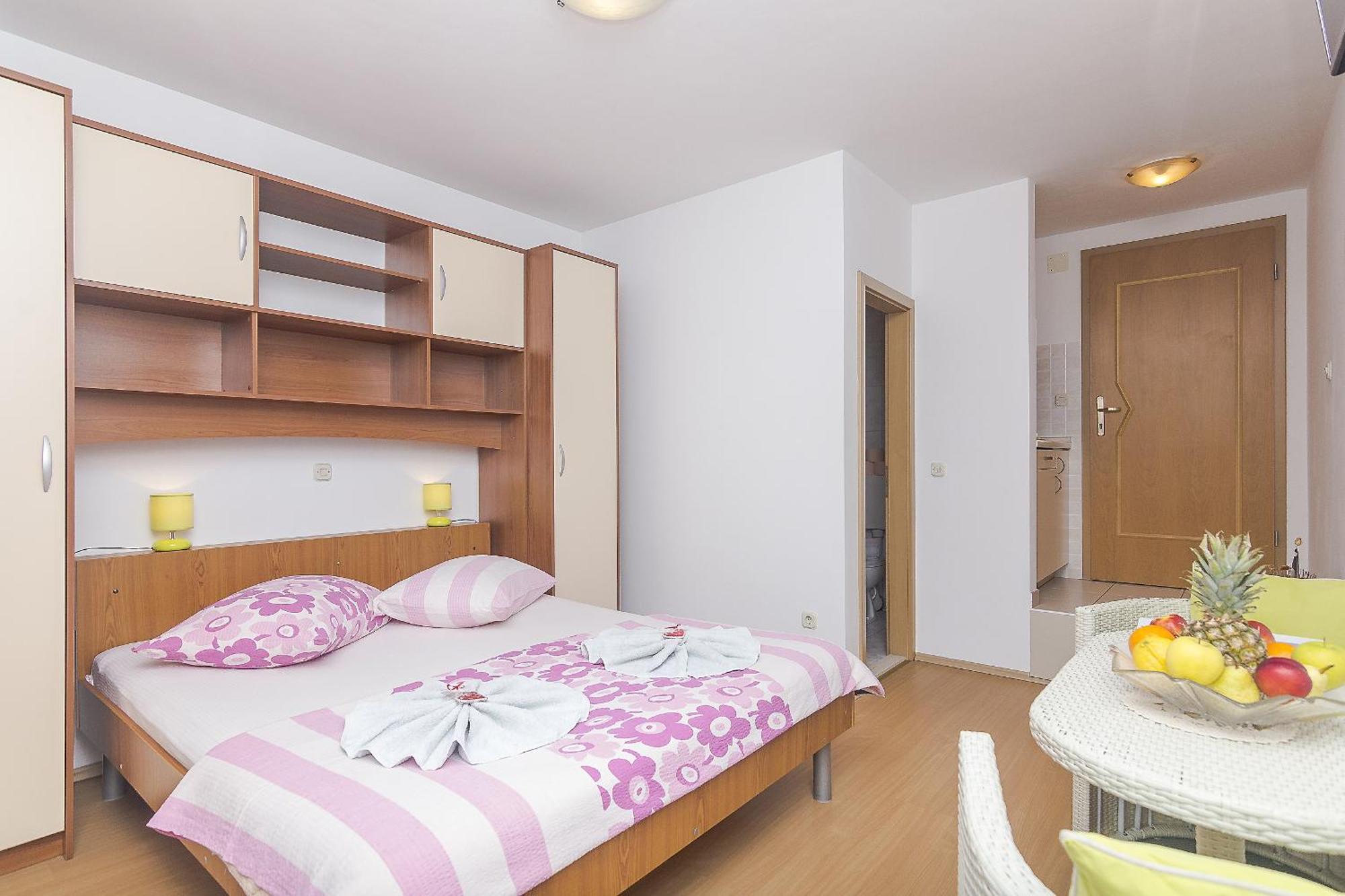 Apartments with a parking space Brela, Makarska - 11687 Ruang foto