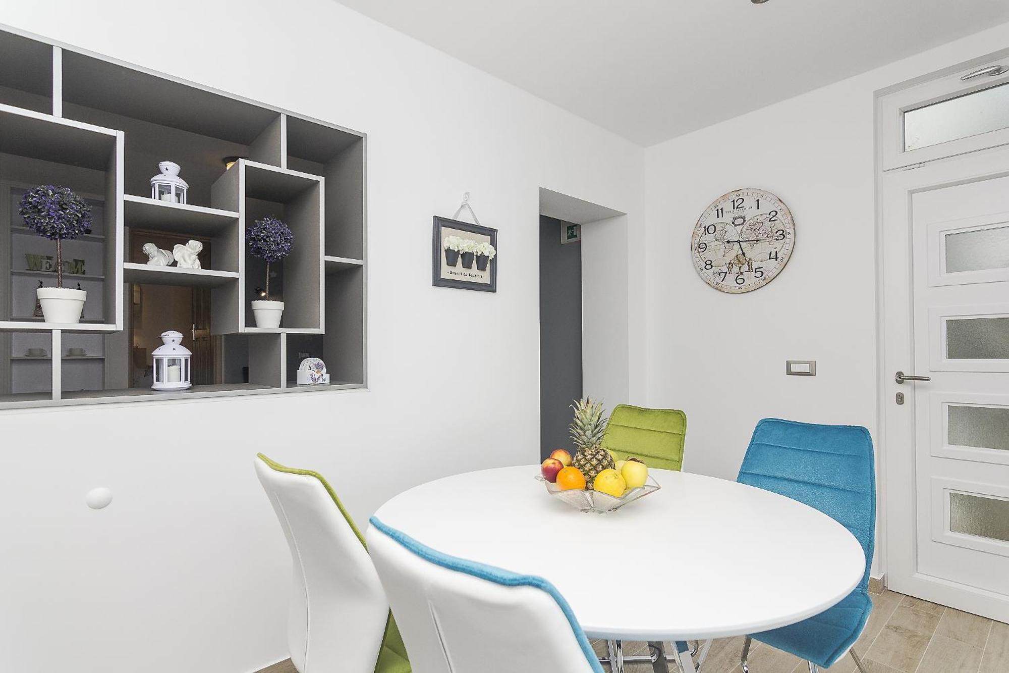Apartments with a parking space Brela, Makarska - 11687 Ruang foto