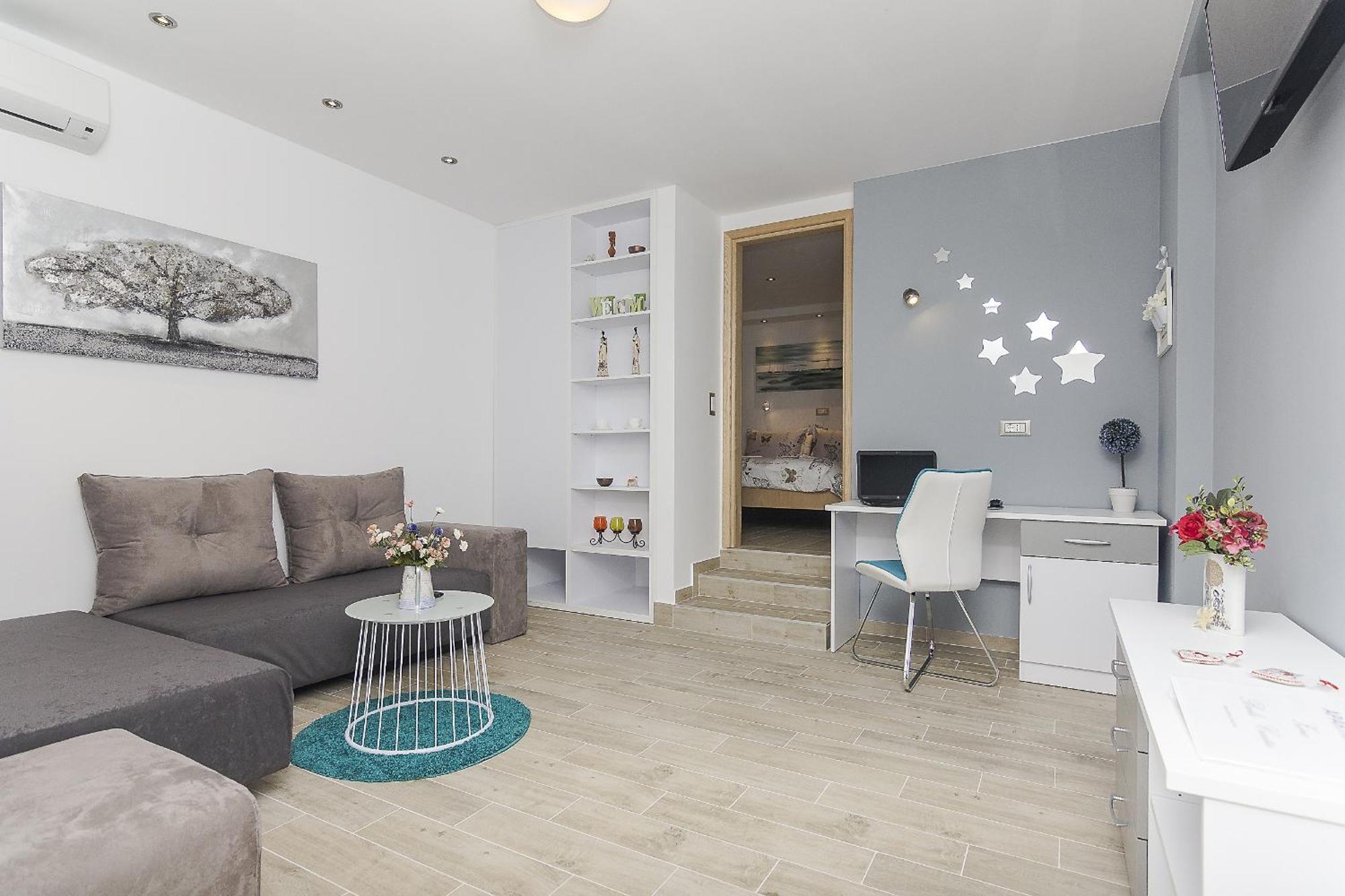 Apartments with a parking space Brela, Makarska - 11687 Ruang foto