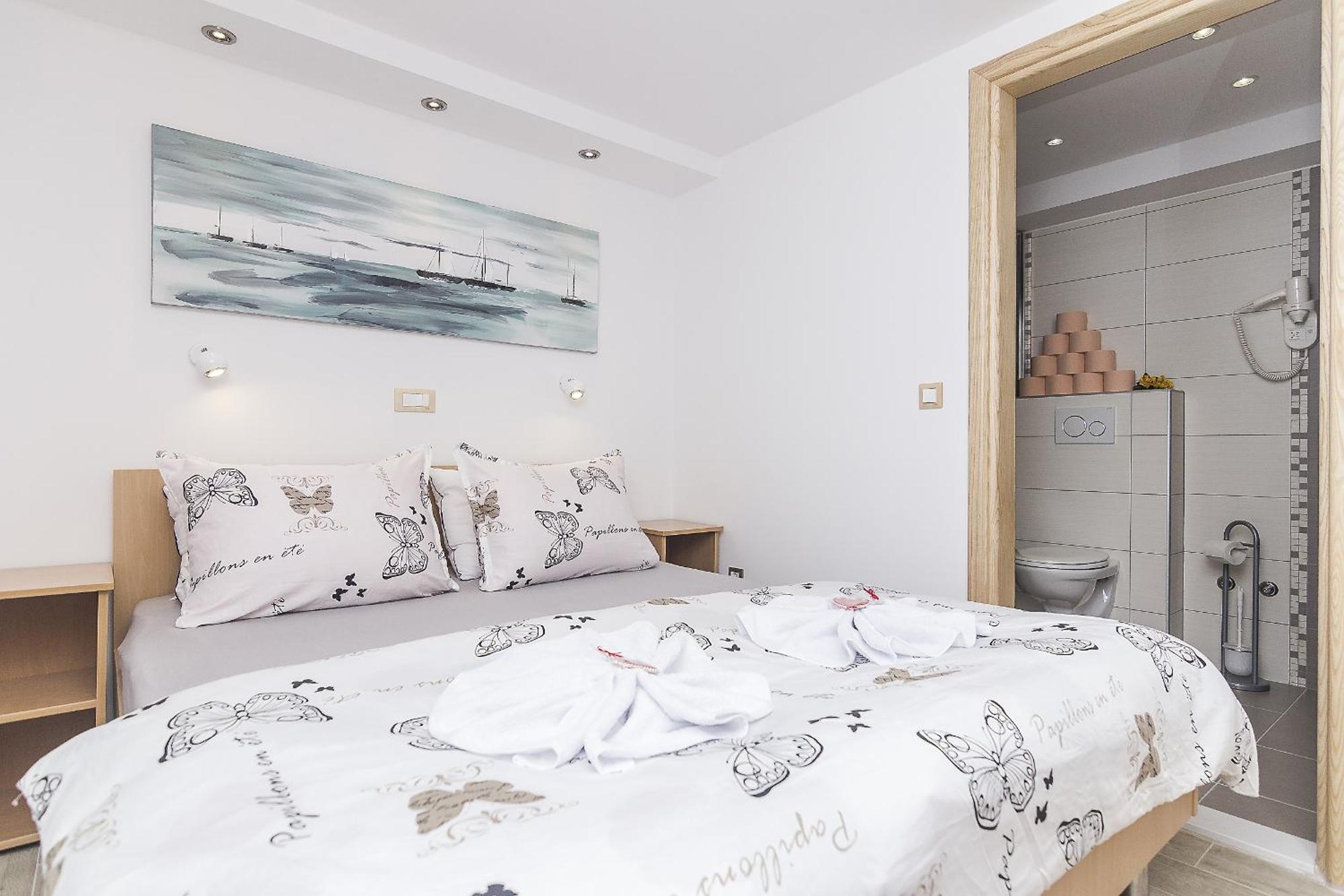 Apartments with a parking space Brela, Makarska - 11687 Ruang foto